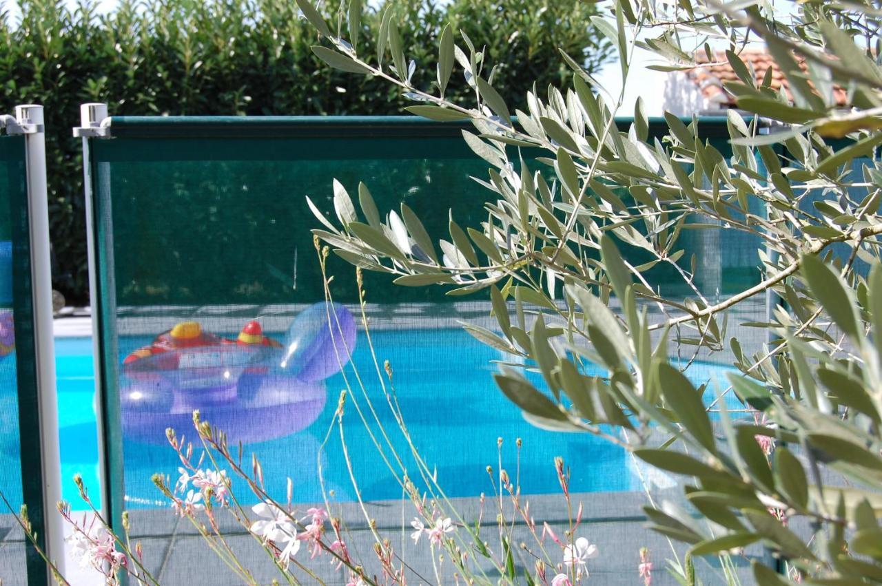 Gémozac Le Comptoir Des Ecoliers B&B 외부 사진